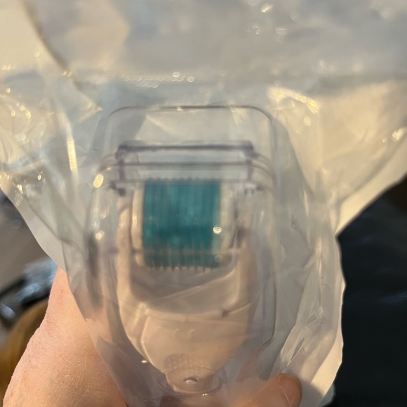 New & Sealed Derma Roller by RoHS. Give yourself new skin - Picture 7 of 16